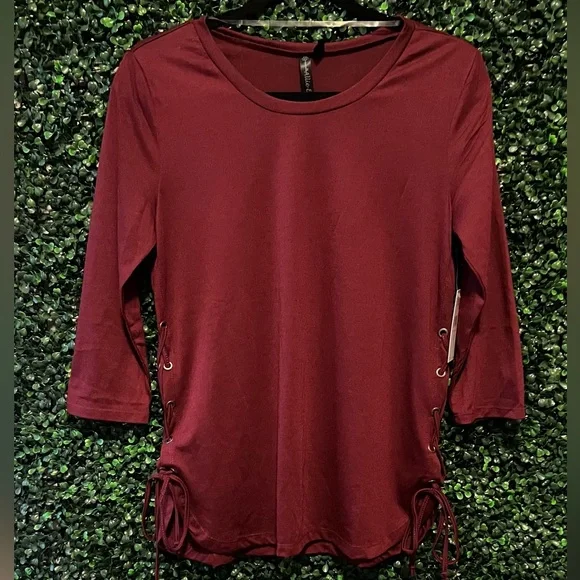 ALLIE & ROB SIDE LACE UP TOP - Picture 3 of 9